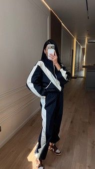 Стильний спортивний костюм із плащової тканини