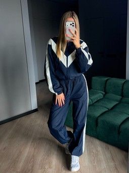 Спортивний костюм із плащової тканини