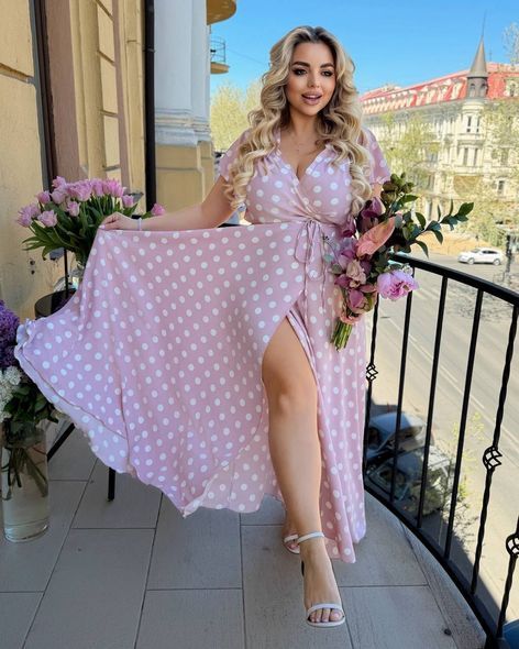 Длинное женское платье в горох