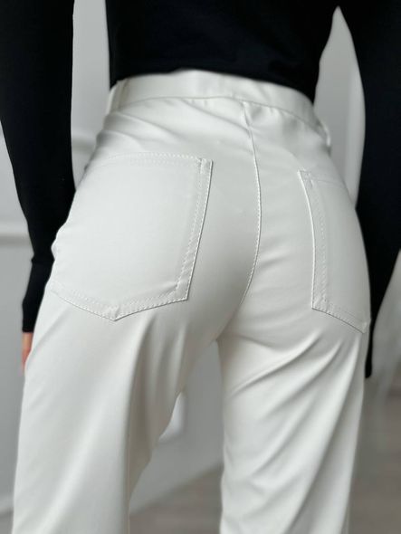 Трендові жіночі штани з еко-шкіри