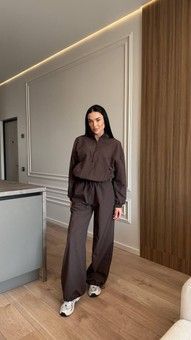 Трендовий спортивний костюм із жатої плащової тканини