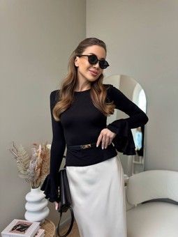 Жіночий лонгслів з воланами на рукавах