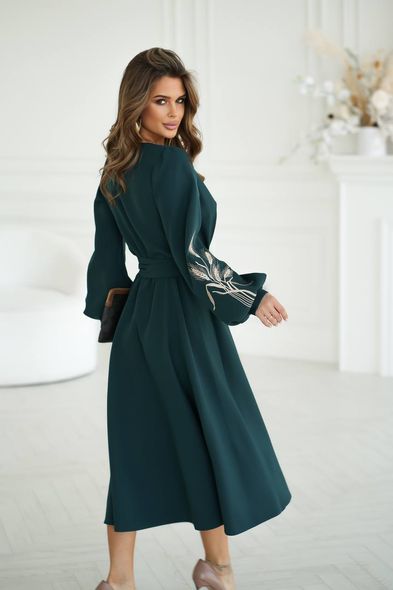 Стильное платье-клеш с вышивкой на рукавах, 42, Зеленый