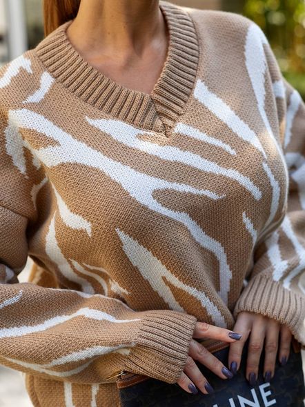 Knitted suit with Zebra print - skirt and pullover