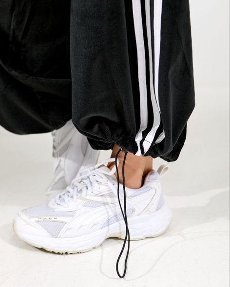 Жіночі спортивні велюрові штани oversize зі смужками