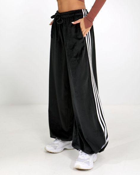 Жіночі спортивні велюрові штани oversize зі смужками